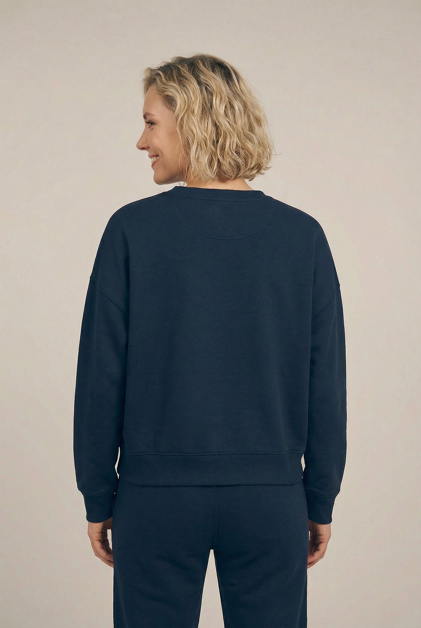 ESSENTIAL - RELAXED BOXY FIT SWEATSHIRT AUS BIO-BAUMWOLLE